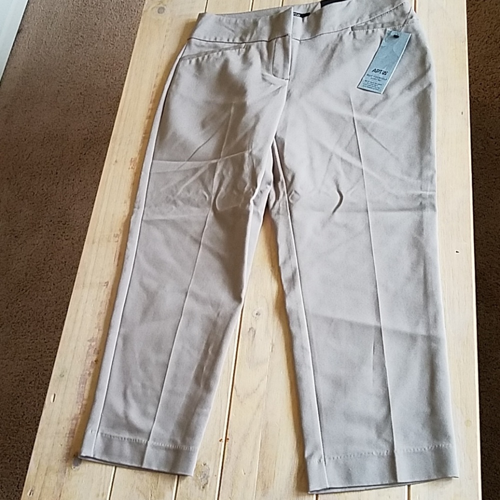 Nwt apt. 9 capri